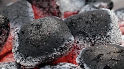 全网热议剧集专题封面，社交媒体热搜话题与剧集海报结合
